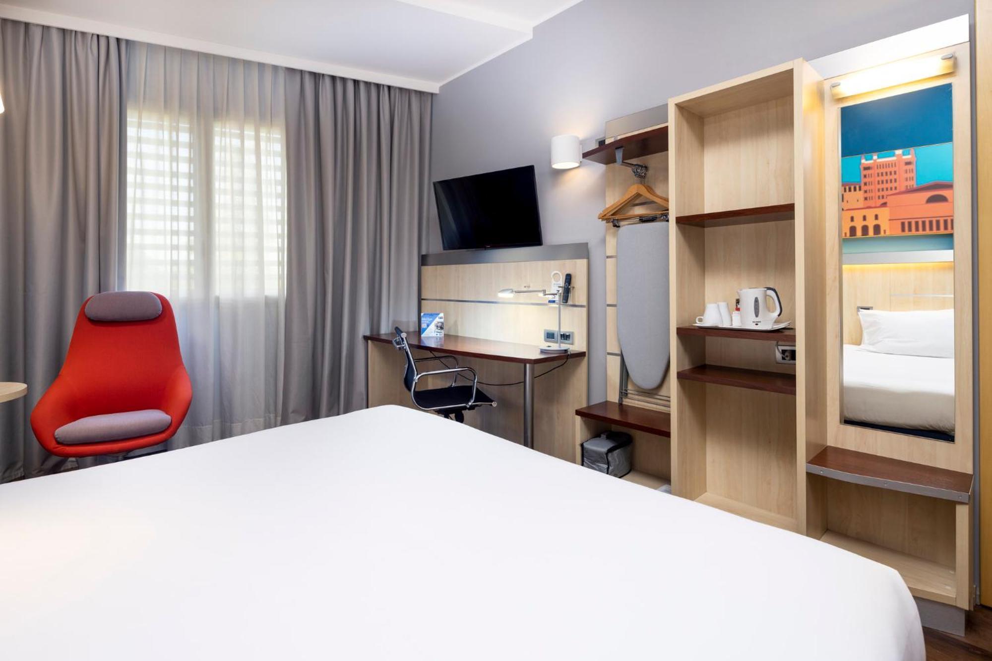 Express By Ihg Hotel Parma